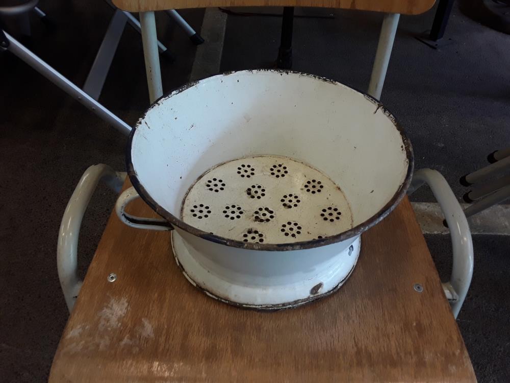 PASSOIRE ÉMAILLÉE DECO VINTAGE