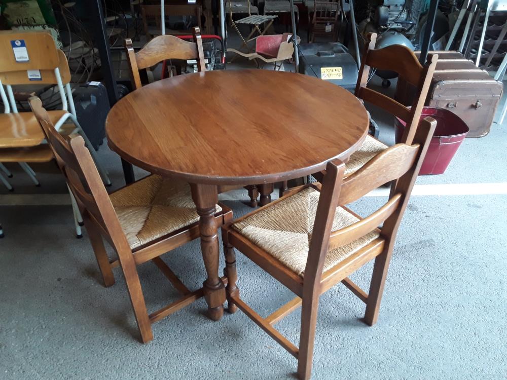 TABLE RONDE DE CUISINE EN CHENE ET 4 CHAISES 