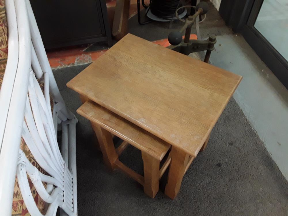 SERIE DE PETIT TABLE EN CHENE 