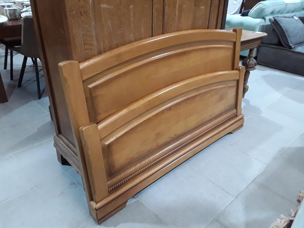 CHAMBRE EN CHENE MASSIF GARDE ROBE 4 PORTE + COMMODE + LIT AVEC SOMMIER ET CHEVET 