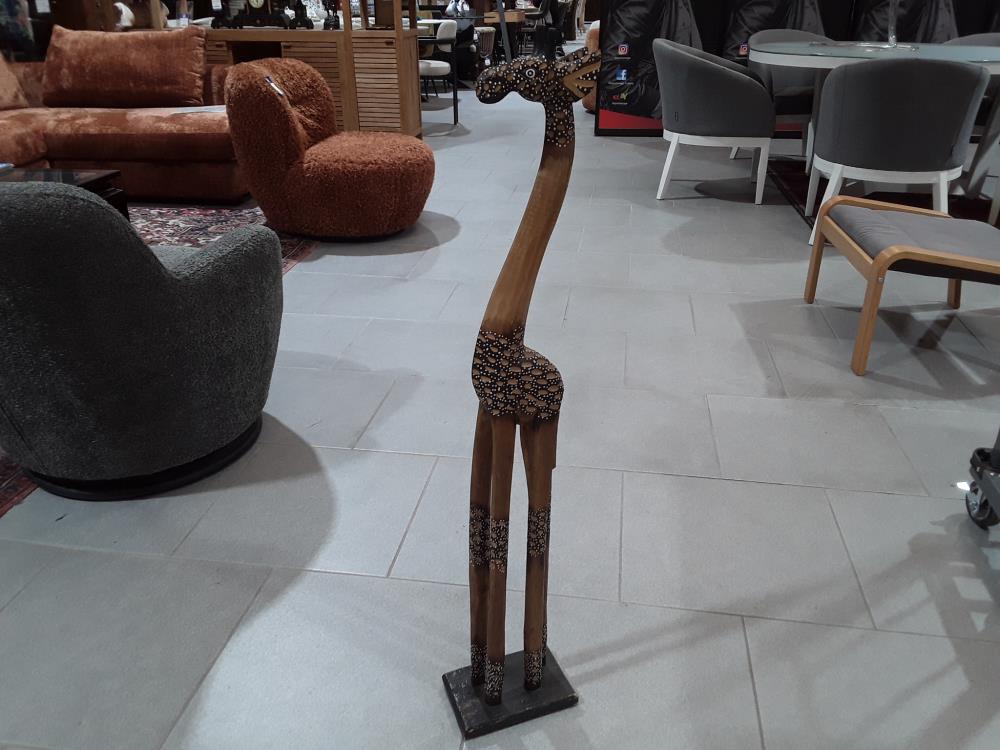 GIRAFE EN BOIS SCULPTÉ 