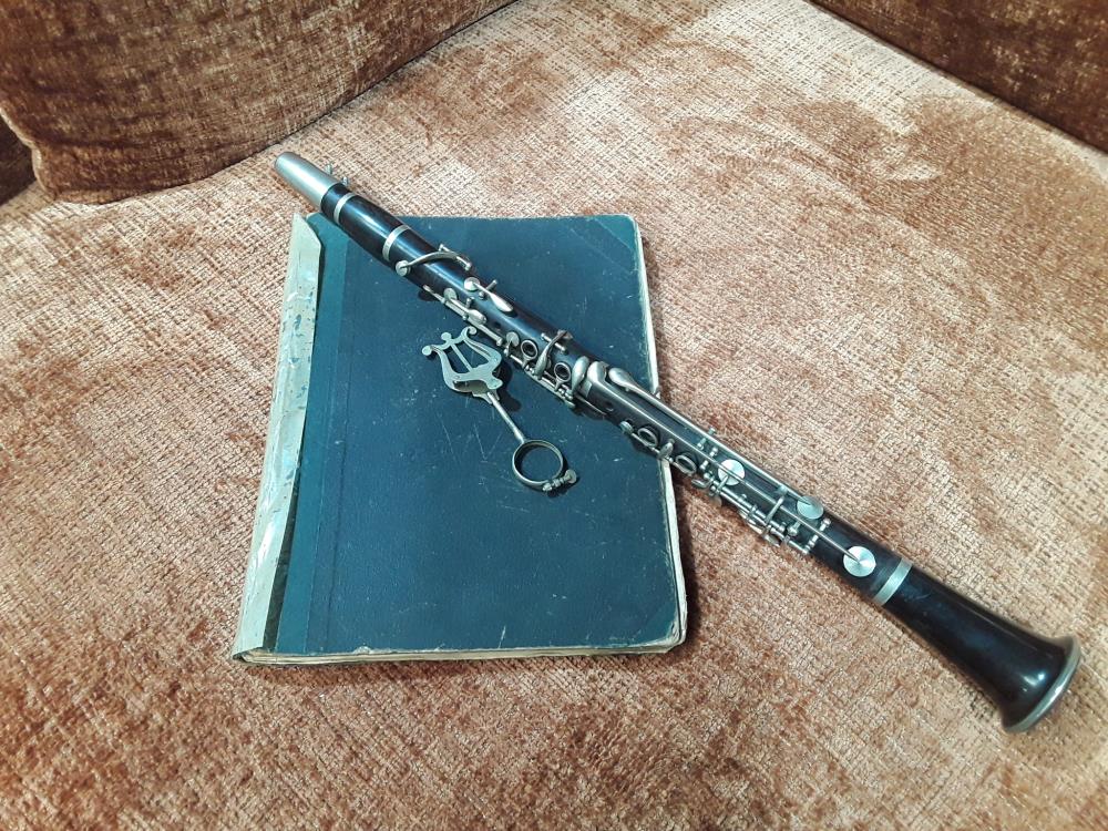 CLARINETTE  EN ÉBÈNE J-B ALBERT AVEC PARTITIONS 
