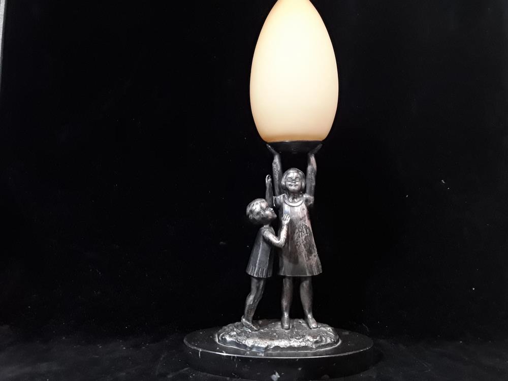 PIED DE LAMPE ART DECO MOTIF FILLETTES 
