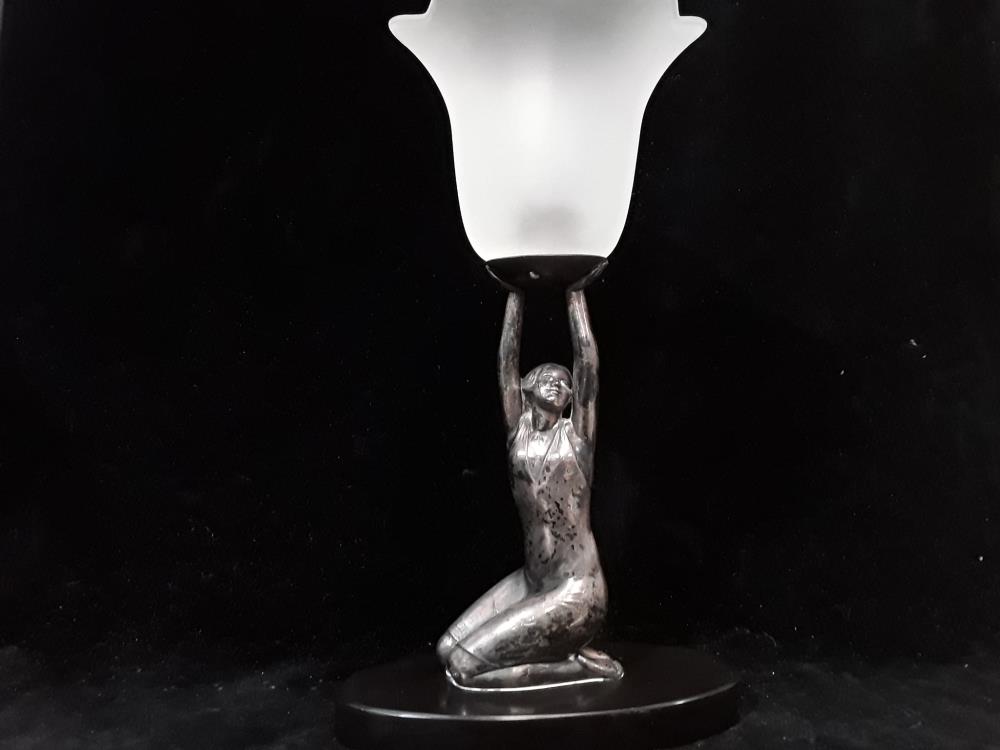PIED DE LAMPE ART DECO DEMOISELLE METAL ARGENTÉ 