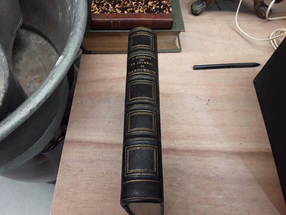LIVRE ''LE JOURNAL DE MARGUERITE'' 