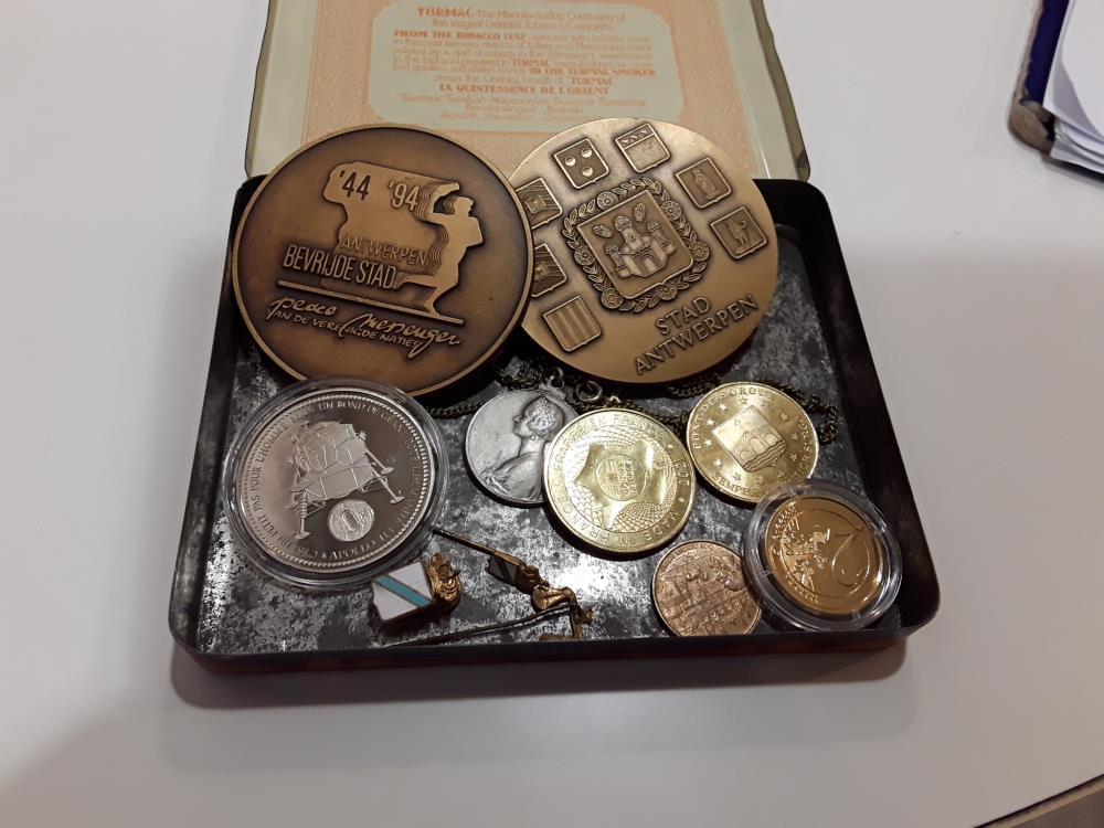 LOT DE MEDAILLES DIVERS 