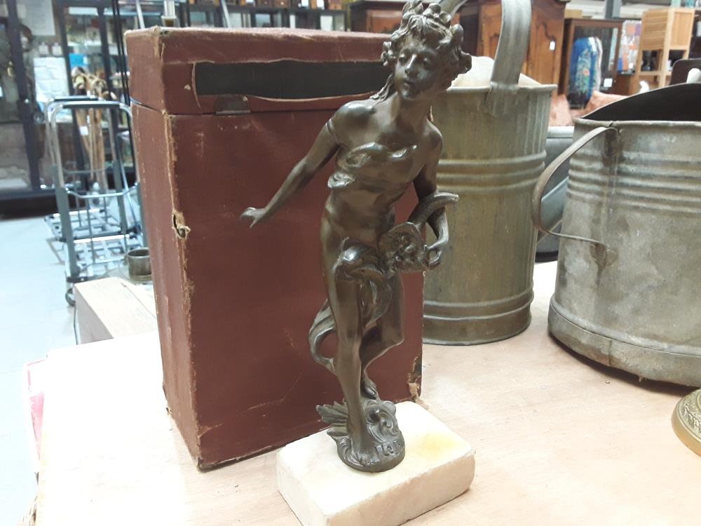 STATUETTE LE JOUR ANNEE 20 DECO 
