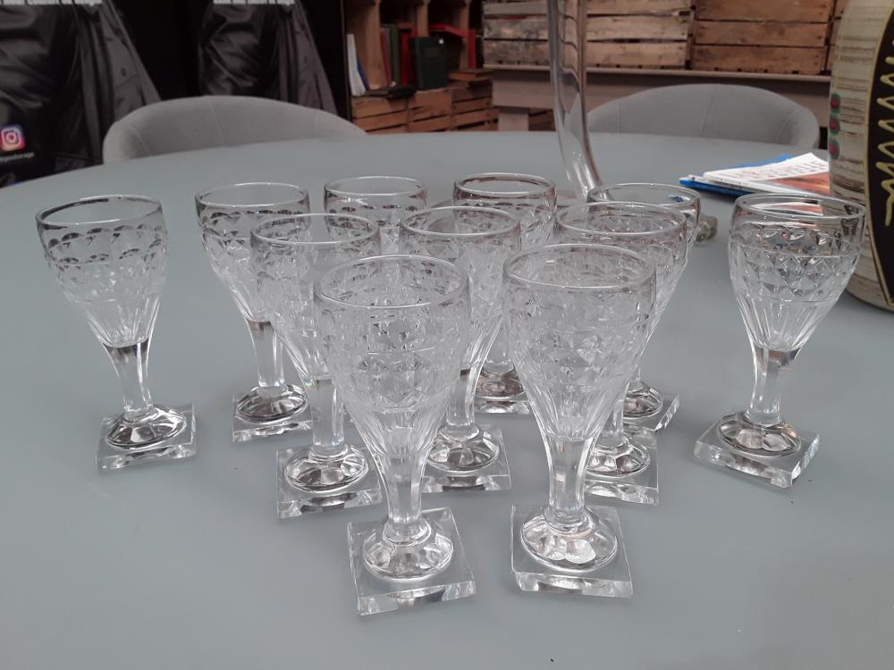 SERIE DE VERRES EN CRISTAL EPOQUE EMPIRE DEBUT 19EME BACCARAT 