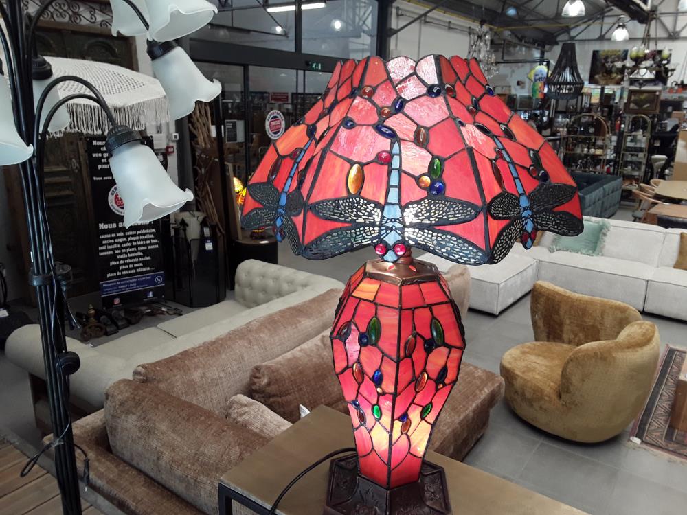 LAMPE TIFFANY A FACETTE ROUGE 889