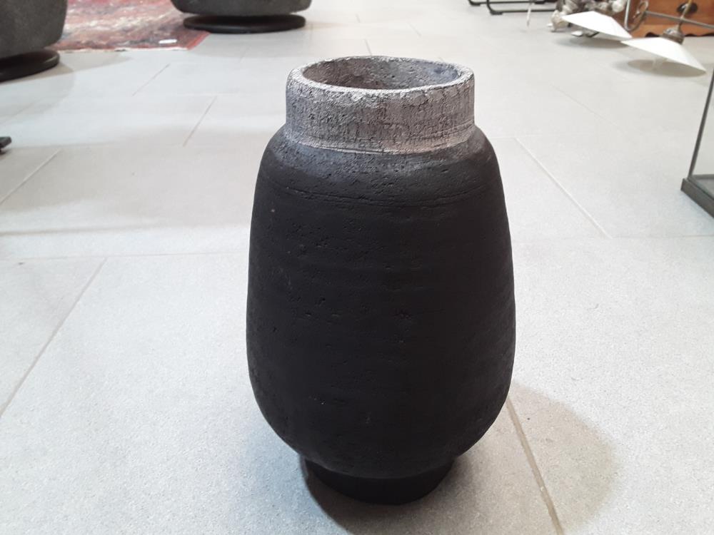 VASE TERRE CUITE NOIR