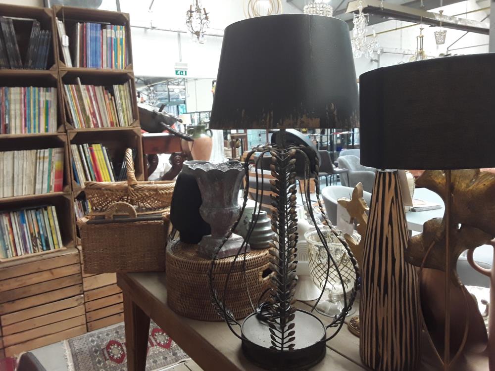 LAMPADAIRE METAL NOIR ET OR 