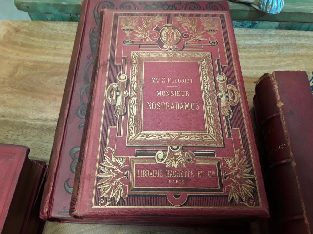 LIVRE NOSTRADAMUS 
