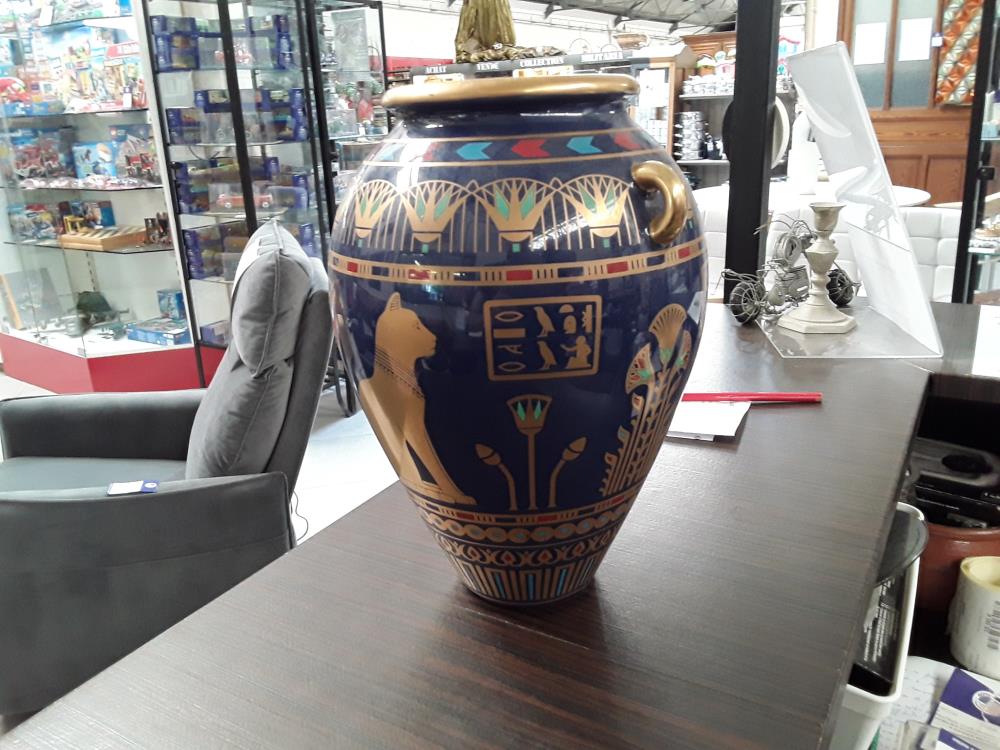 VASE STYLE ÉGYPTIEN EN FAIENCE DOREE 