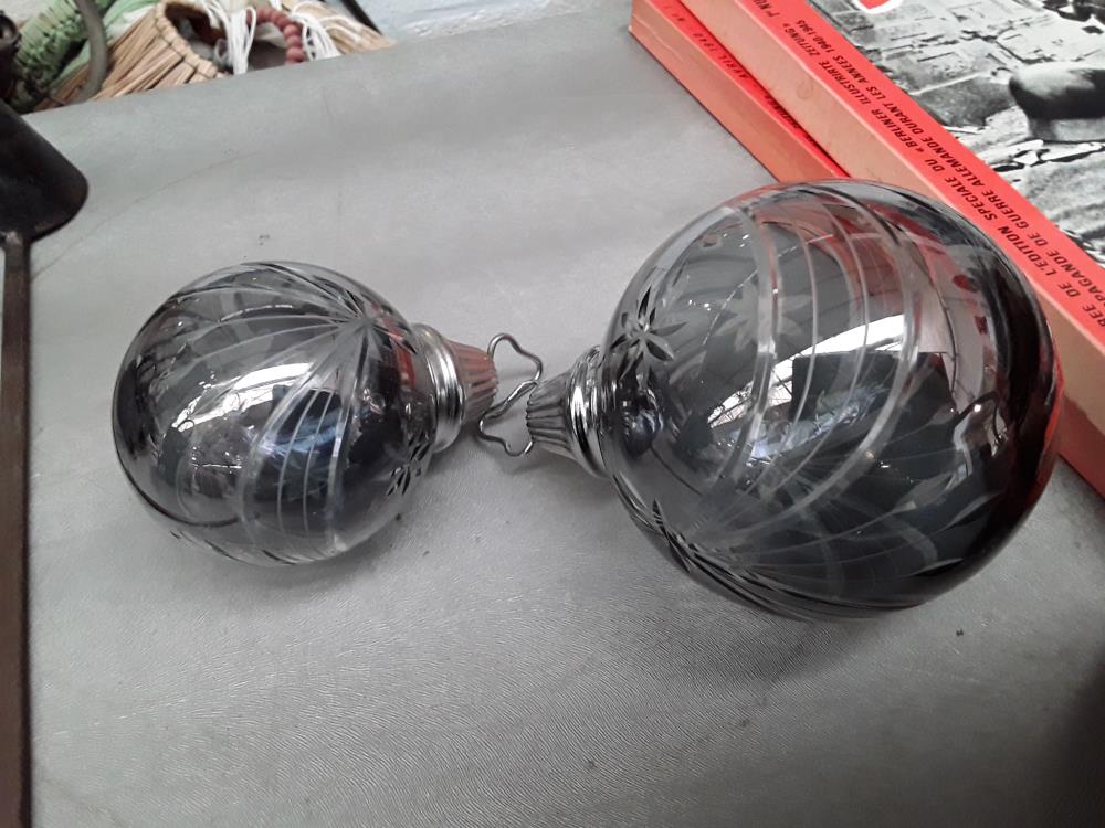 PAIRE DE BOULE EN CRISTAL TAILLÉ  