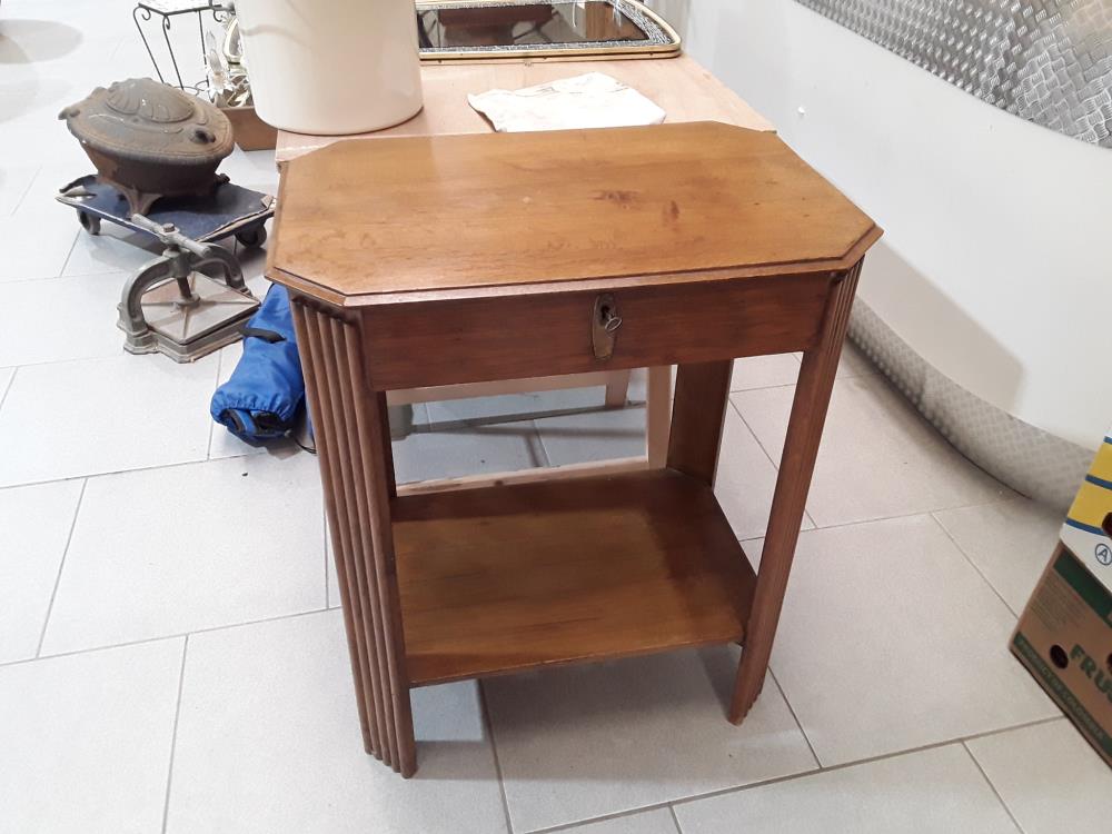 TABLE DE CHEVET 