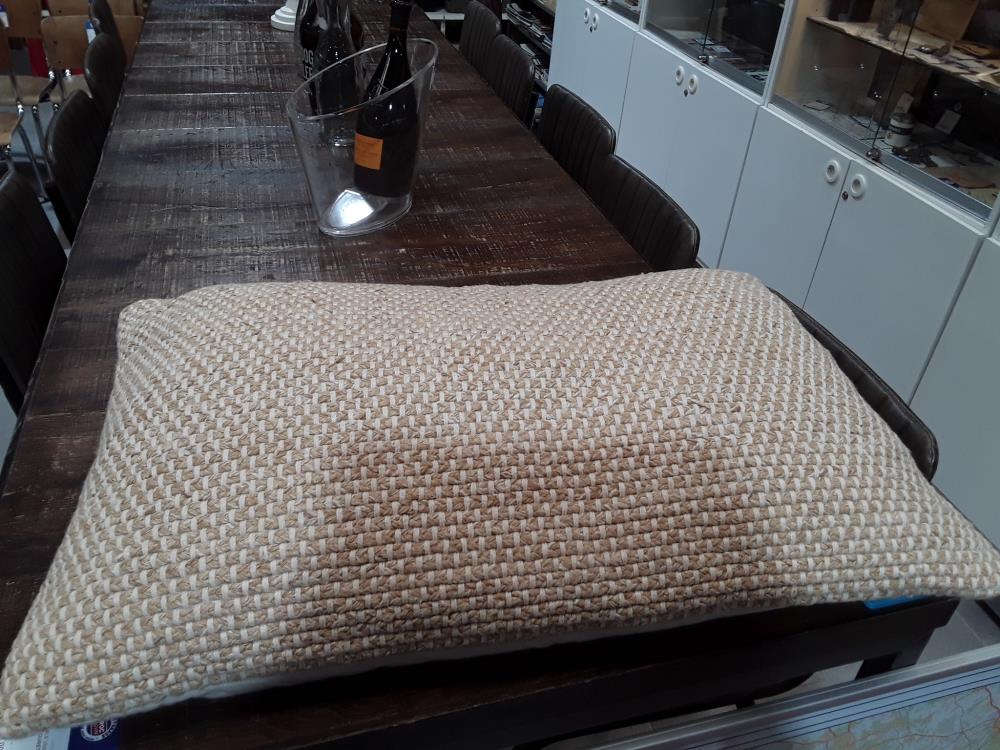 COUSSIN EN JONC TRESSÉ 