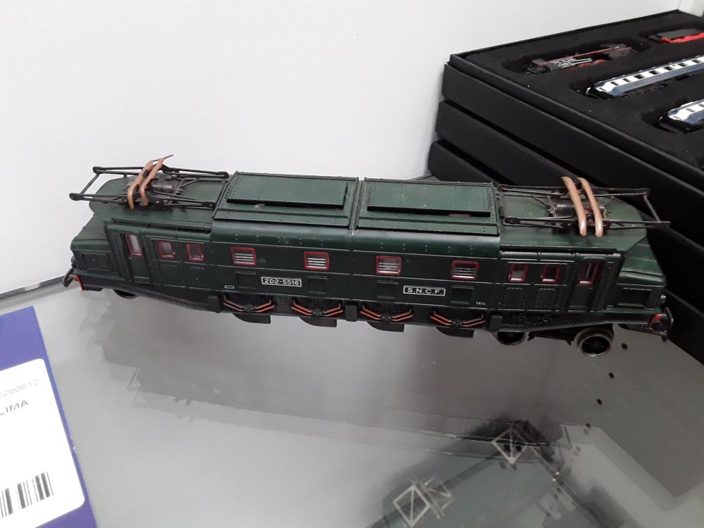 LOCOMOTIVE 2D2 SNCF 