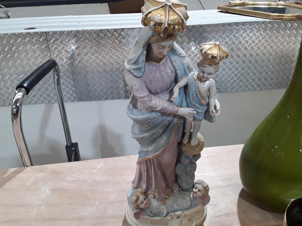 VIERGE A L'ENFANCE PORCELAINE 