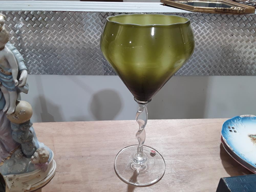 VERRE OPALINE VERT ANNÉE 60 