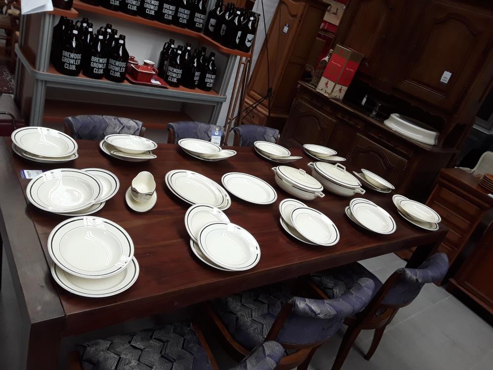 SERVICE EN FAIENCE BORD ARGENTE 