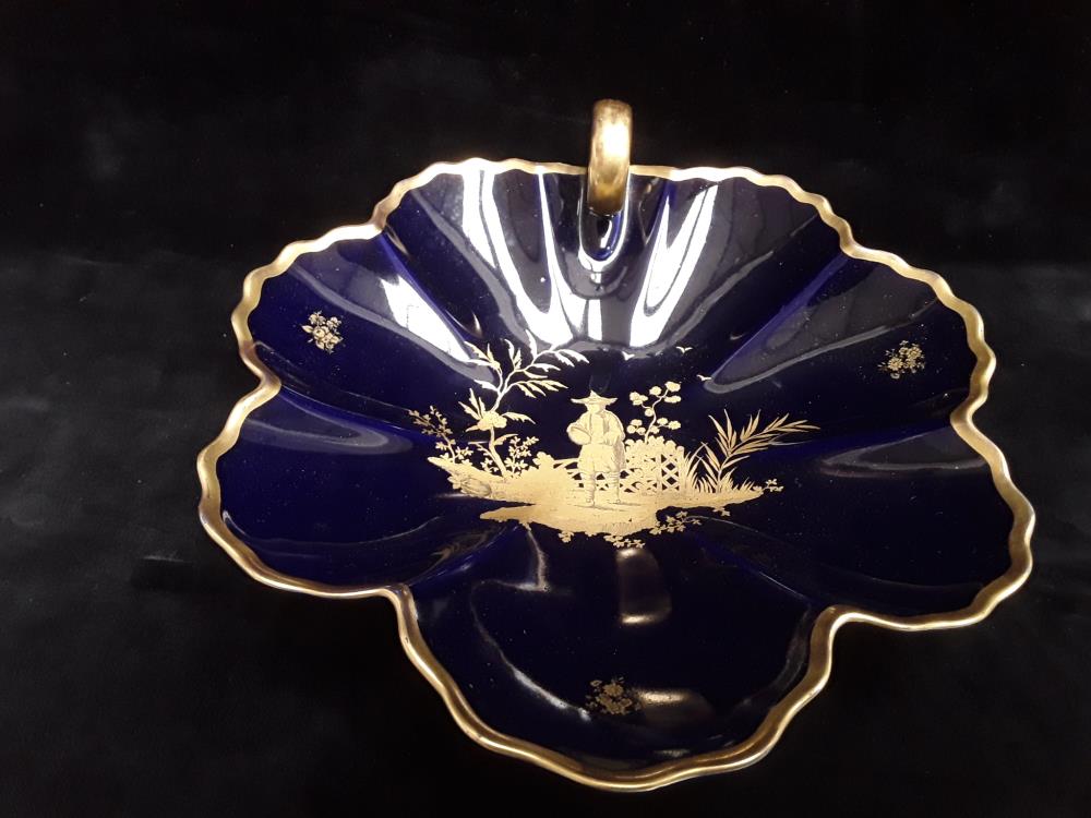 CENTRE DE TABLE EN PORCELAINE 