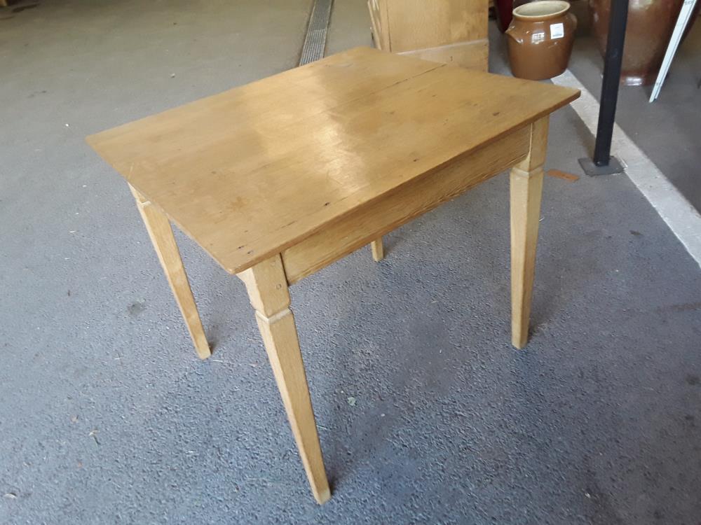 TABLE EN CHÊNE CLAIR 