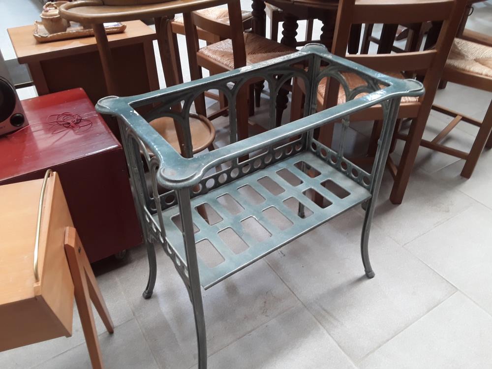 MEUBLE EN FONTE ÉMAILLÉ ANNEE 20 