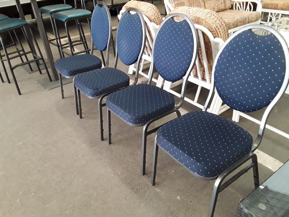 4 CHAISES METAL ET TISSUS 