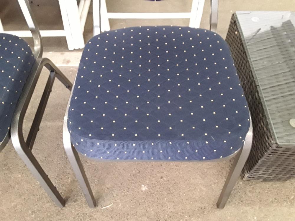 4 CHAISES METAL ET TISSUS 