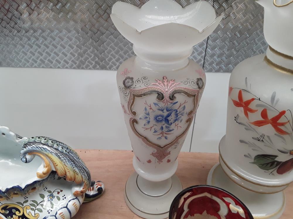 VASE EN OPALINE FIN 19ÈME MOTIF ÉMAILLÉE BLEU 