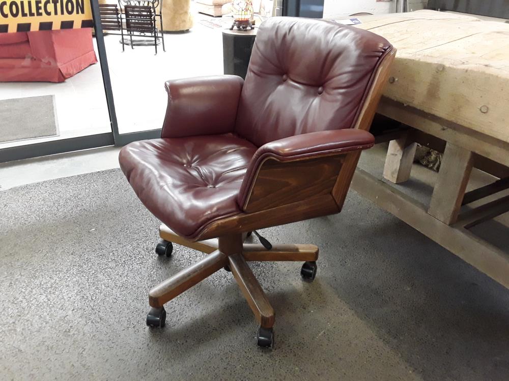FAUTEUIL DE BUREAU CUIR ET BOIS DECO RETRO