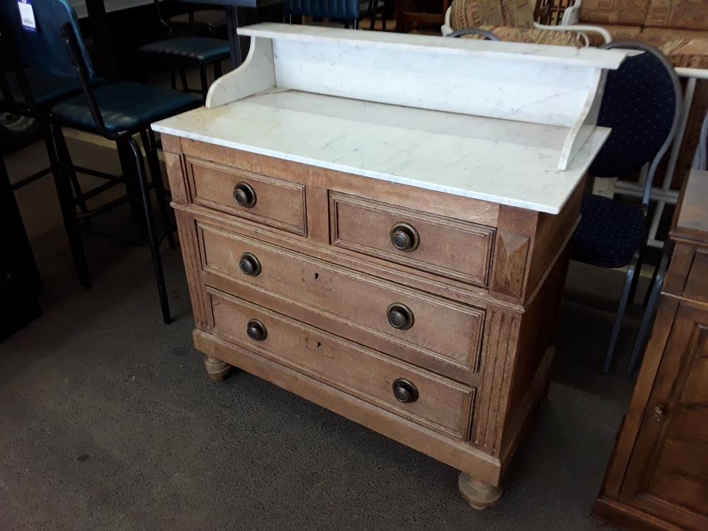 COMMODE 4 TIROIRS AVEC MARBRE À RESTAURER 