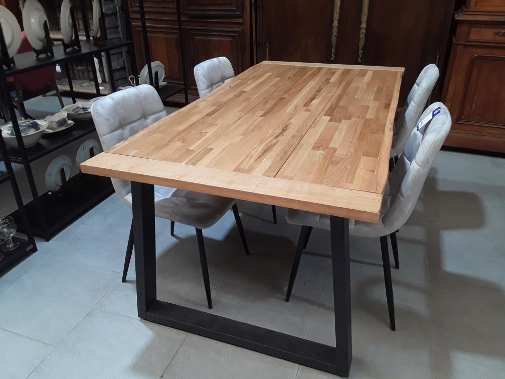 TABLE EN CHENE ET PIED METAL 