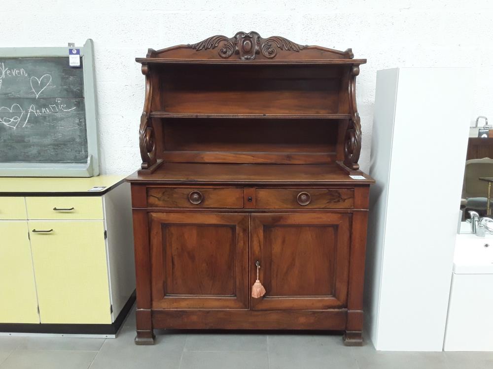 MEUBLE SAINT HUBERT EN NOYER 