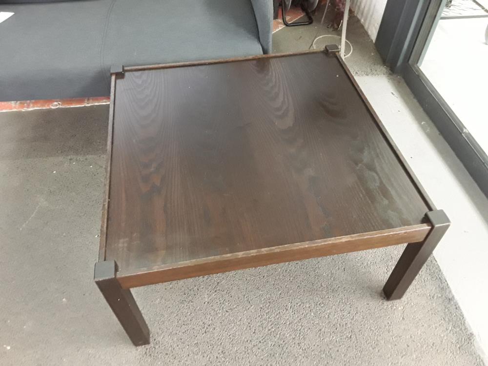 TABLE DE SALON CARRÉ 