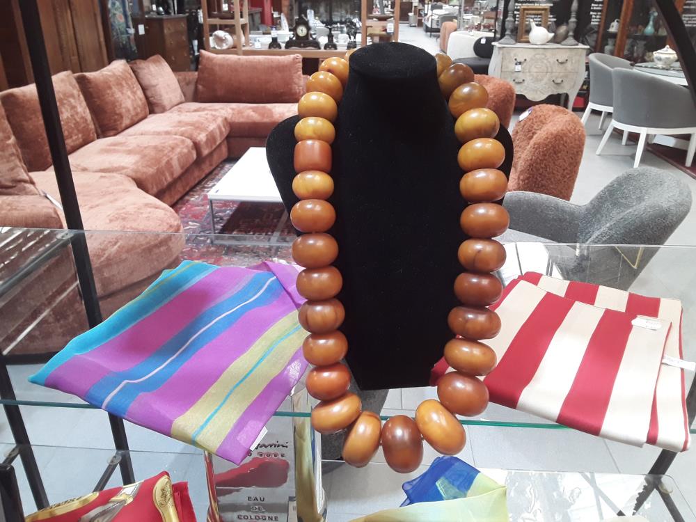 RARE COLLIER EN AMBRE 19EME AFRIQUE 