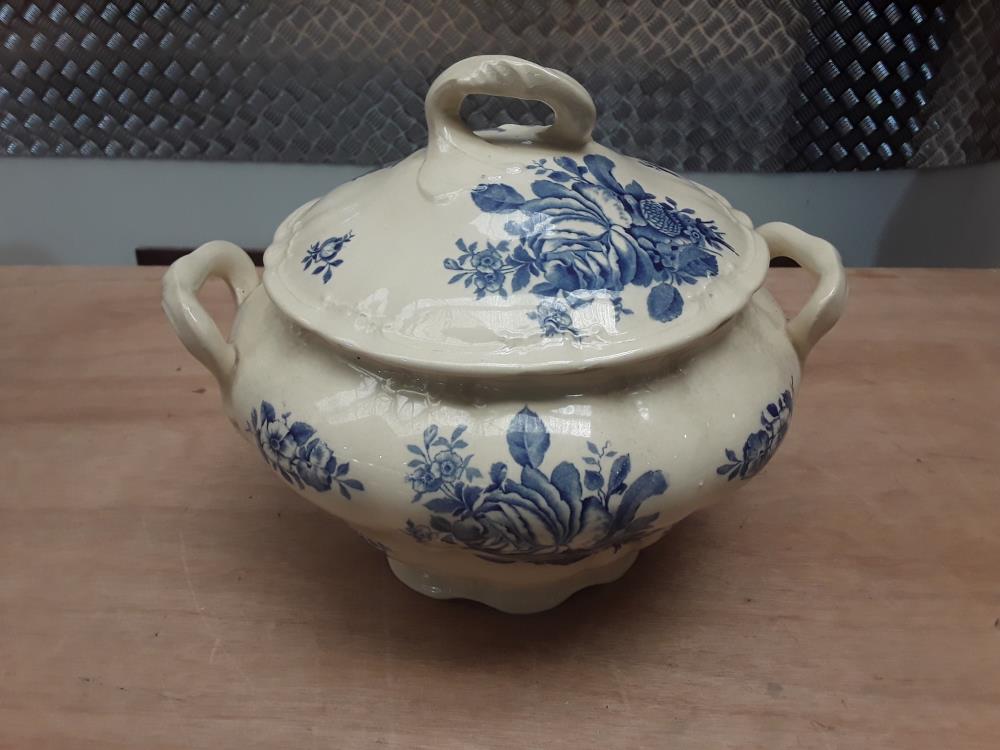 SOUPIERE EN FAIENCE RHODIA 