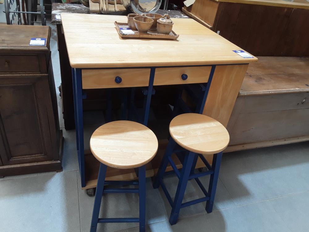 TABLE PLIANTE CUISINE ET 2 TABOURETS