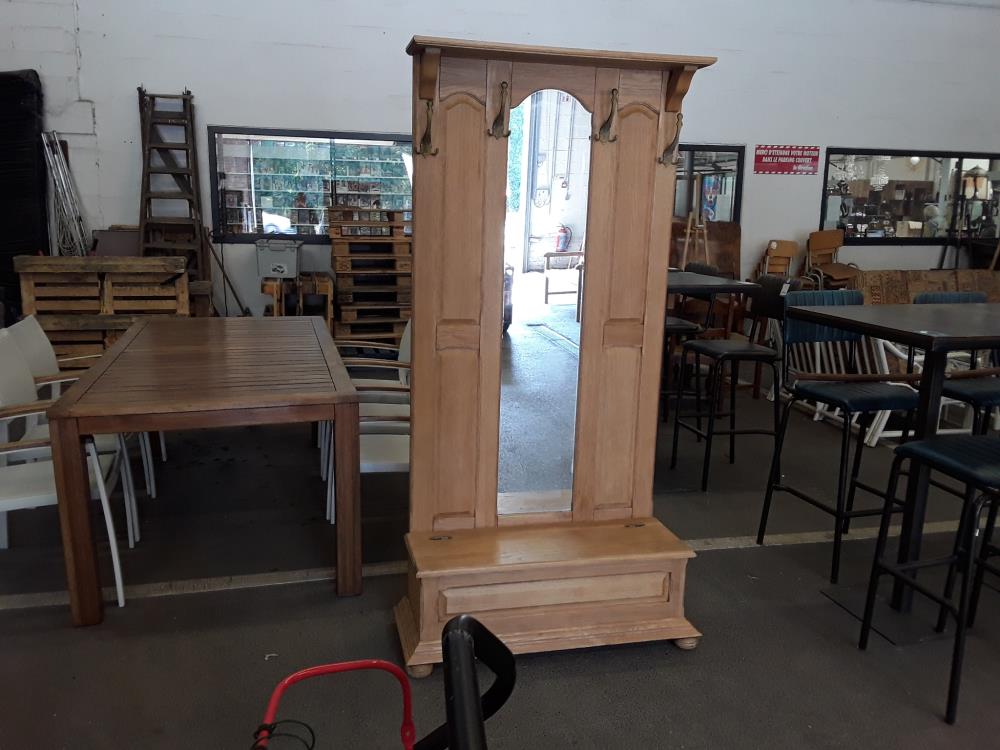 PORTE MANTEAUX EN CHENE MASSIF AVEC COFFRE 