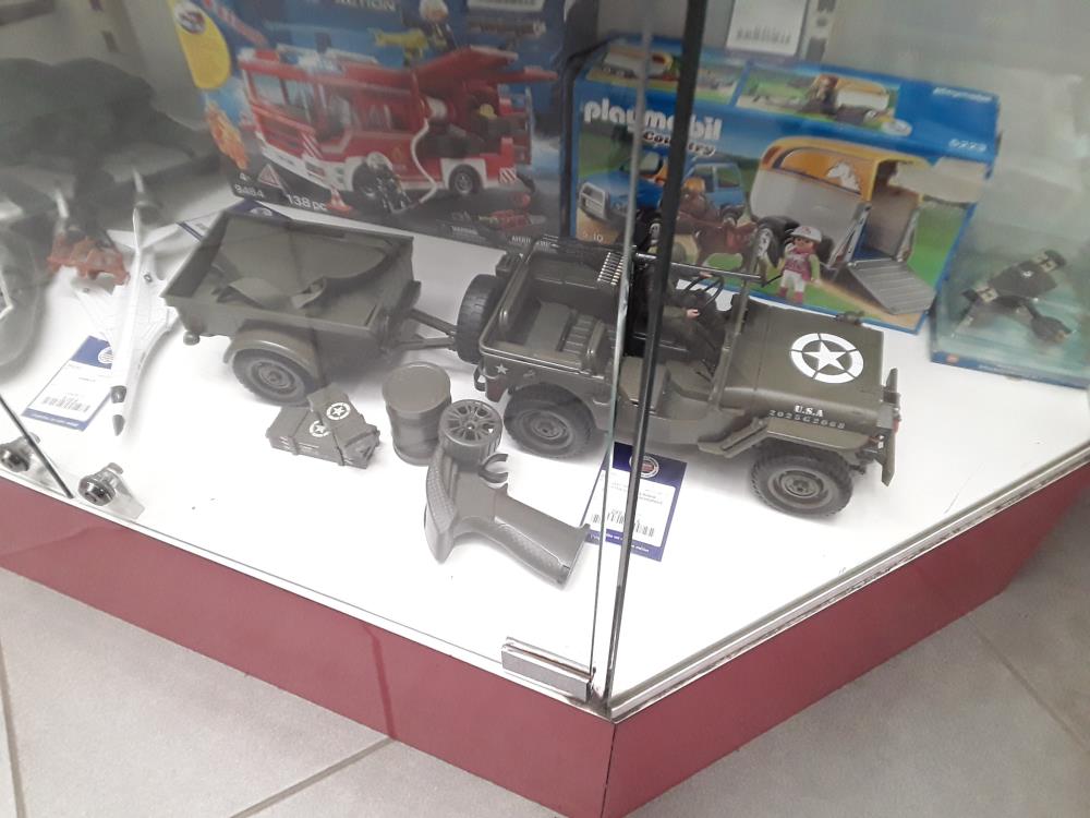 JEEP WILLYS RADIO COMMANDEE + REMORQUE 