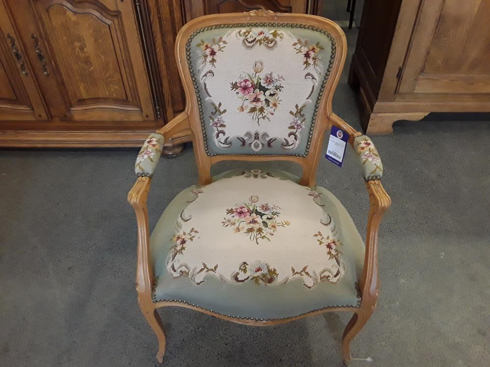 FAUTEUIL CABRIOLET DE ST LOUIS XV