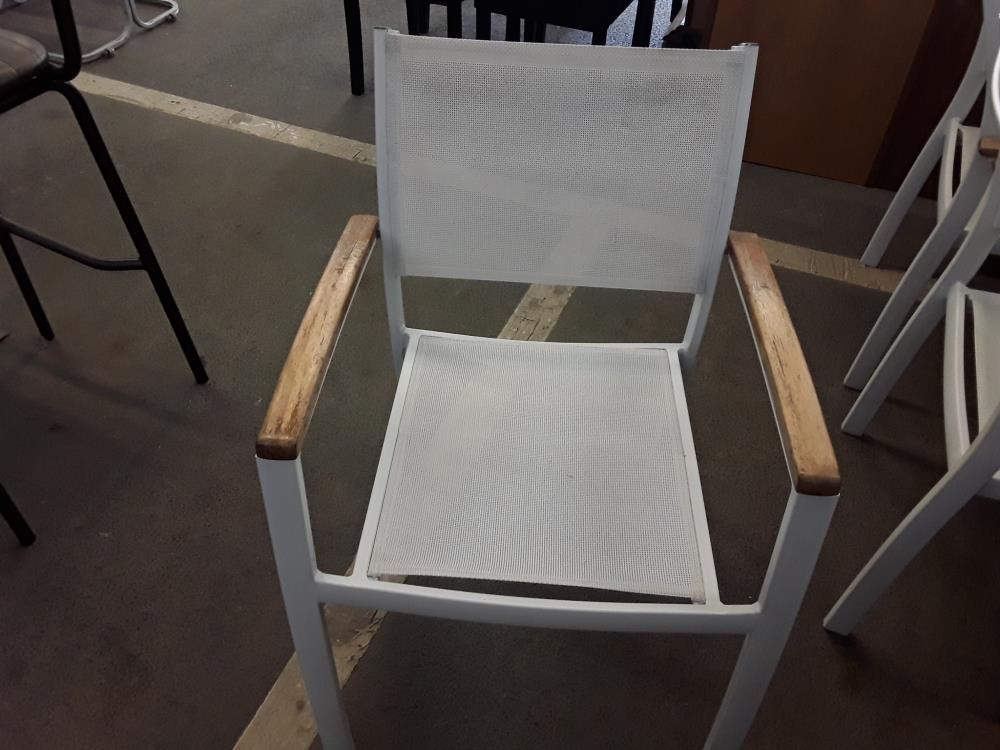 TABLE EN TECK ET 6 CHAISES 