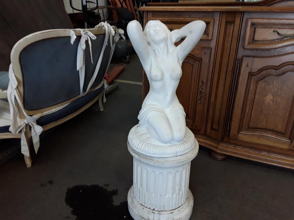 STATUETTE DECO DE JARDIN FEMME 
