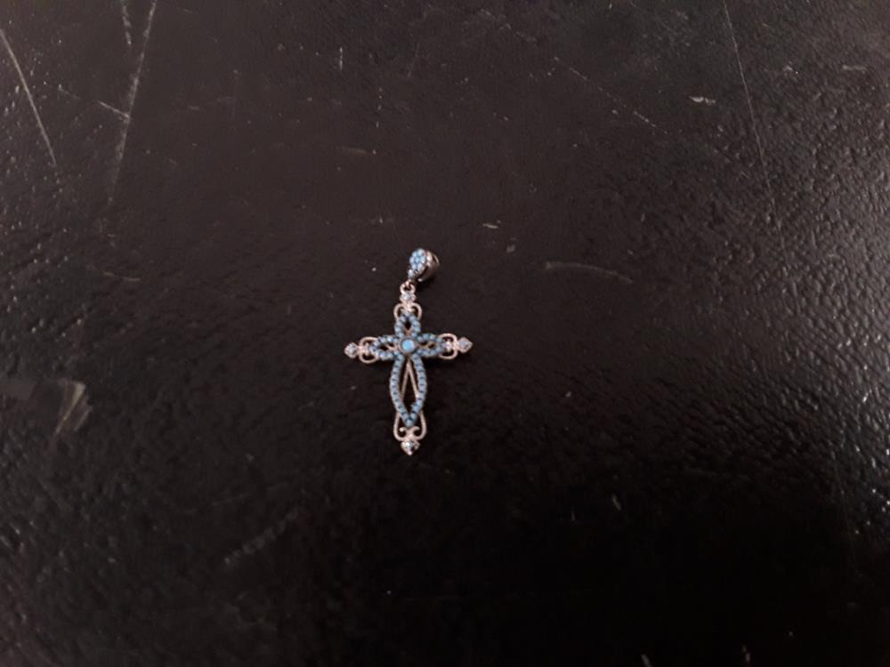 PENDENTIF CROIX BAROQUE TURQUOISE ET ARGENT