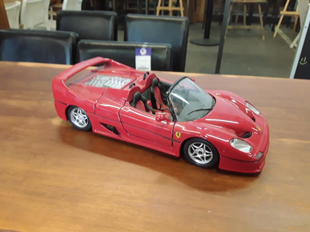 VOITURE FERRARI ROUGE 