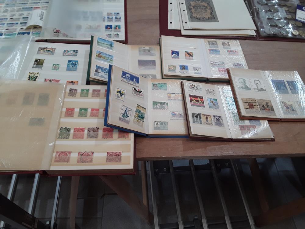 LOT PETITS ALBUMS TIMBRES
