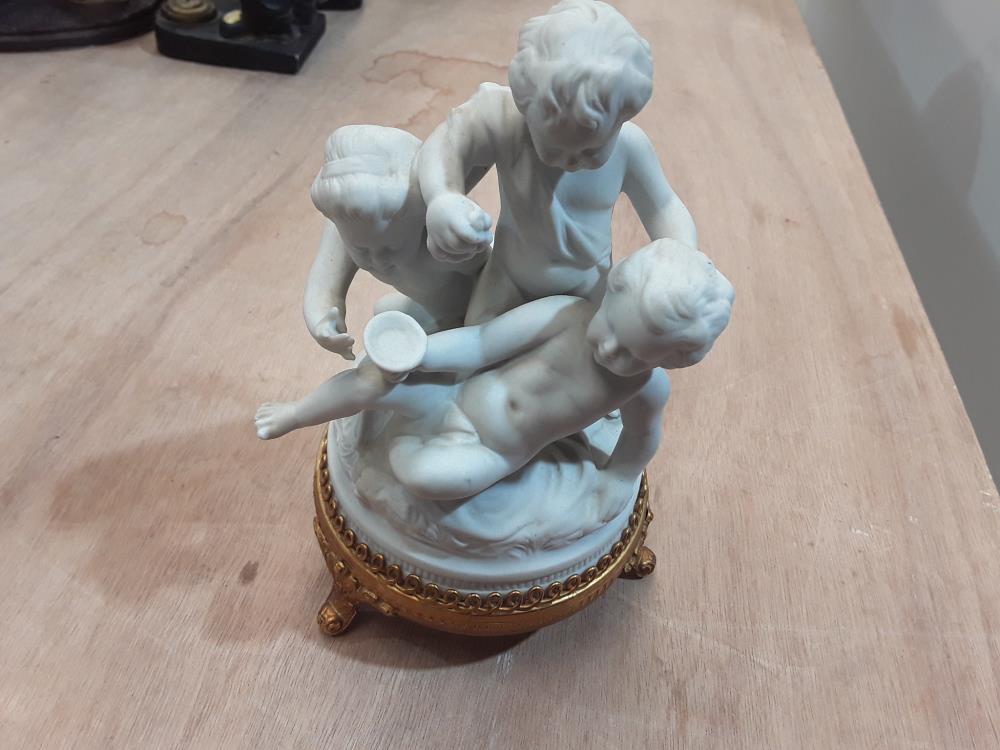 PORCELAINE ALLEMANDE BLANCHE 