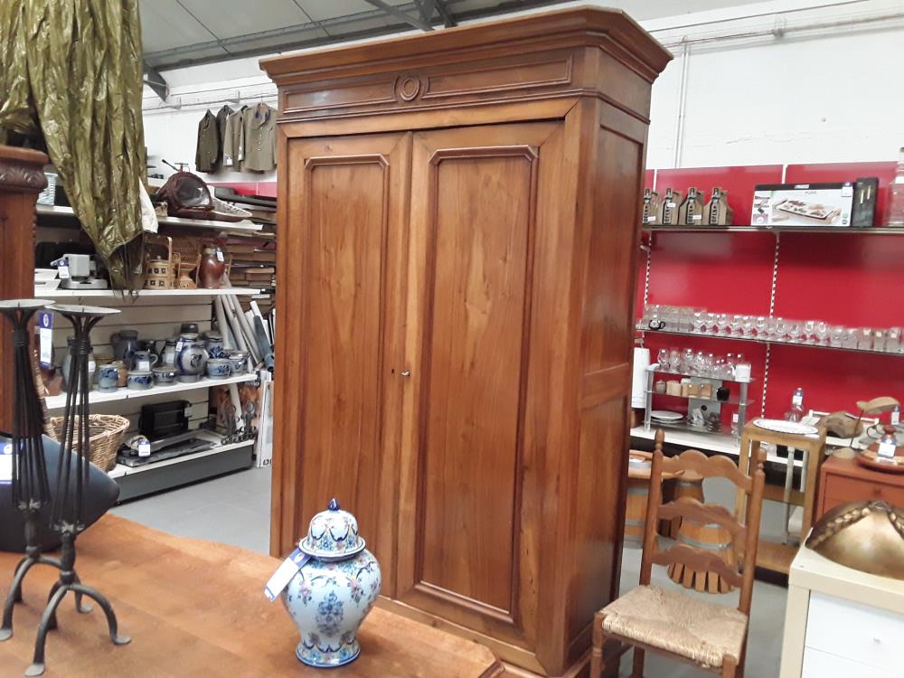 ARMOIRE EN NOYER AVEC TIROIR BAS