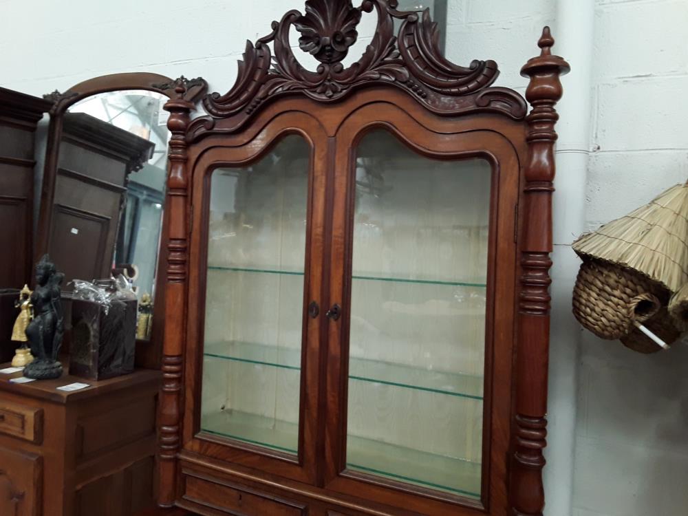 BUREAU DE DAME VITRINE POUR UNE CHAMBRE EN ACAJOU 