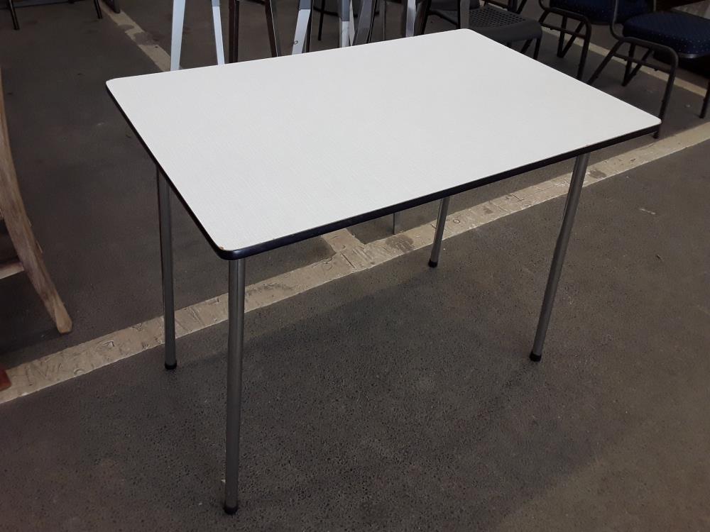 TABLE EN FORMICA  1M / 60CM